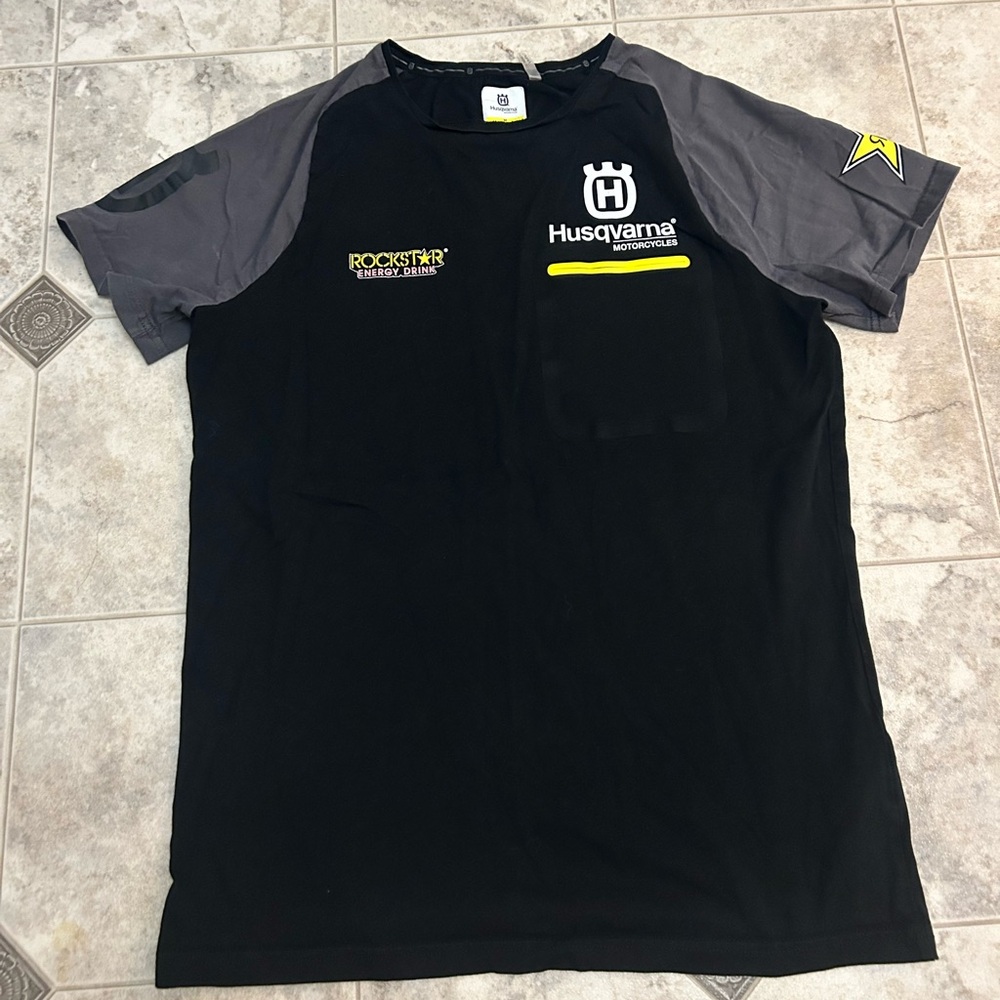 Husqvarna Black and Gray Men's Short Sleeve Tee